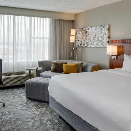 Courtyard By Marriott Logan Airport Hotel Boston