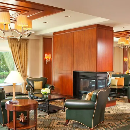 By Marriott Harbor On Tudor Wharf