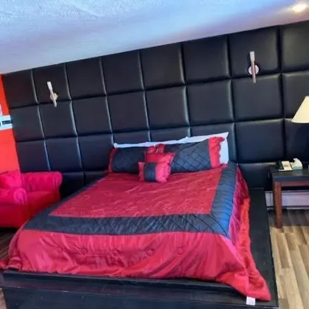 Town Line Motel 2*