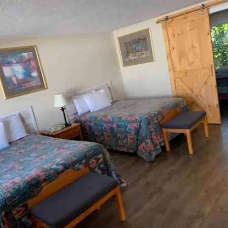 Town Line Motel 2*