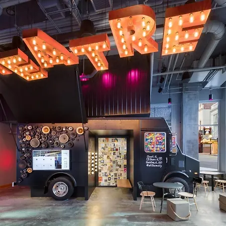 Moxy Downtown