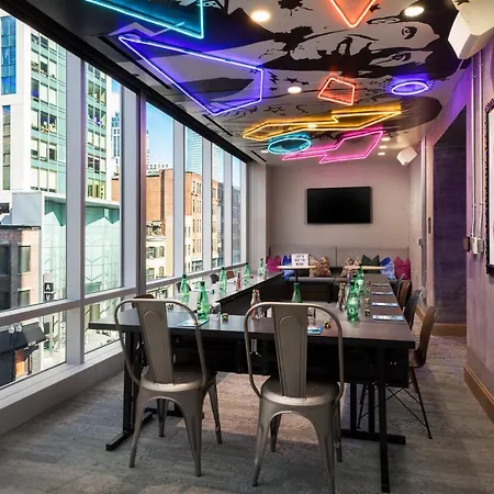Moxy Downtown Hotel Boston