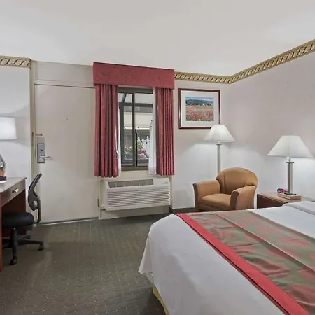 Ramada By Wyndham Hotel 3*
