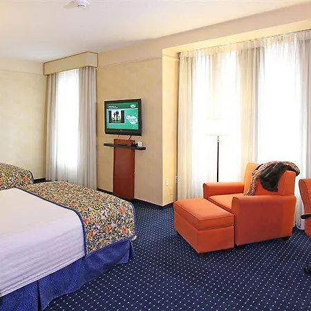 Courtyard Copley Square 3*