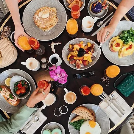 Four Seasons One Dalton Street, Hotel 5*