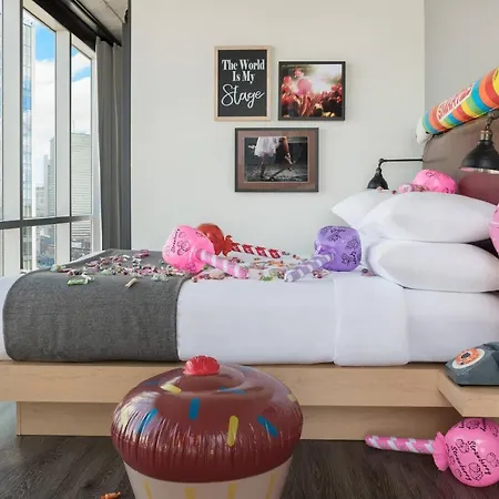 Hotel Moxy Downtown Boston