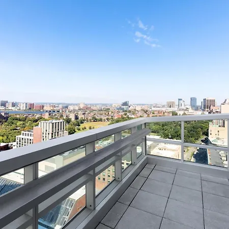 Hotel Moxy Downtown 3*