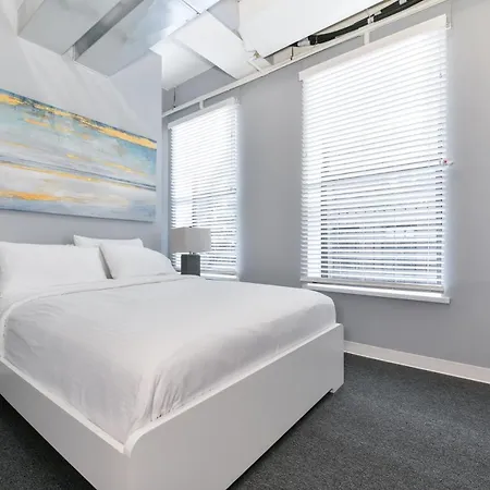 Temple Place Apartment *