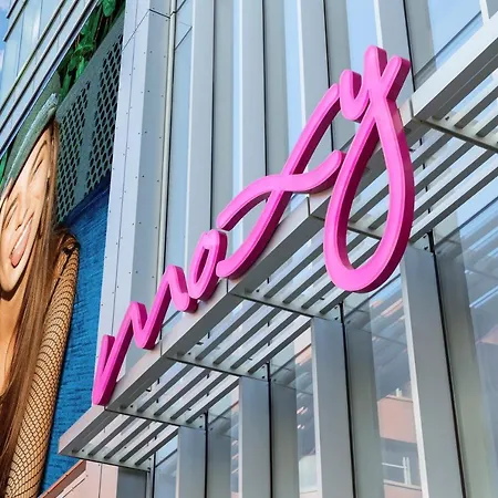 Moxy Downtown 3*