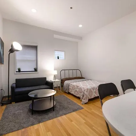 Modern In Center, Near Common Apartment