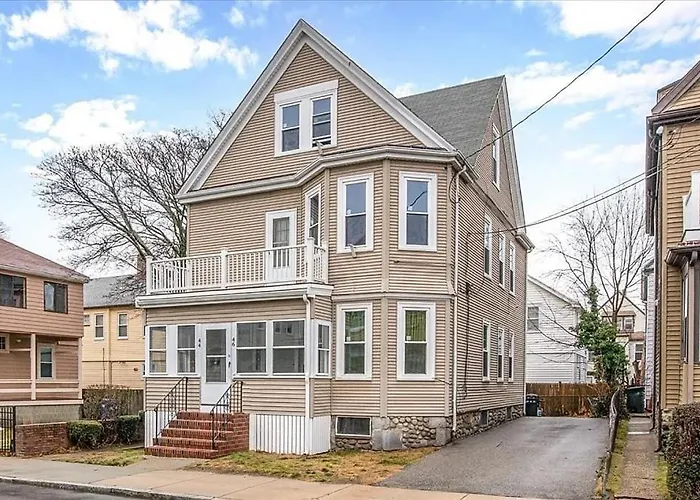 2 Bedroom Condo Close To Boston And Cambridge With Free Parkings