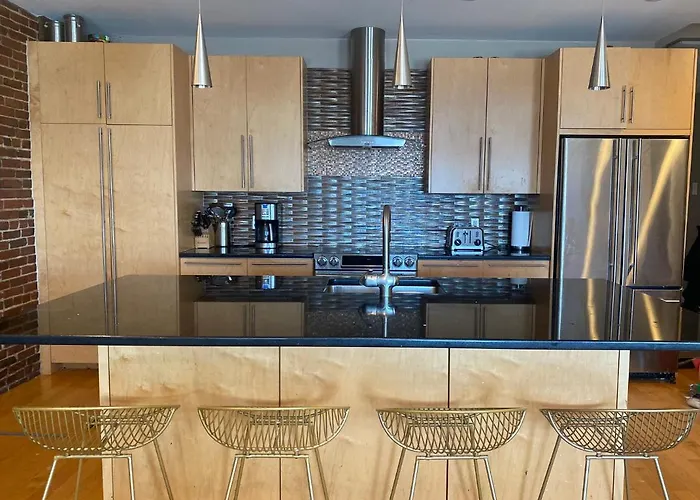 Boston North End Harbor View Condo. Free Parking