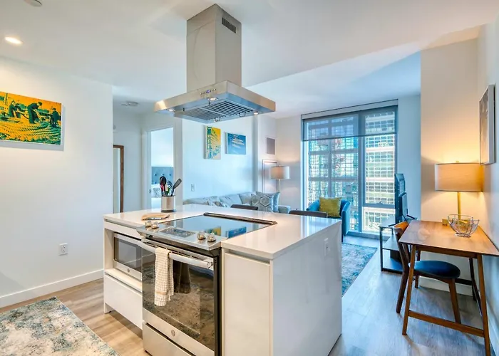 Luxury Apt With City Views