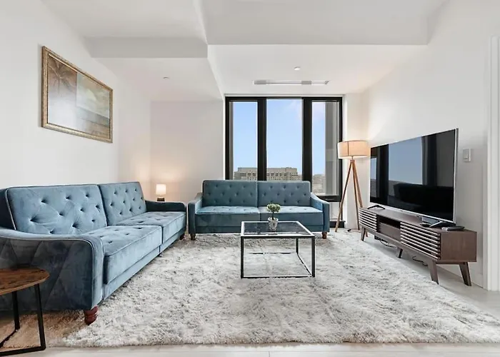 High-End 2Br 2Ba Unit In Seaport