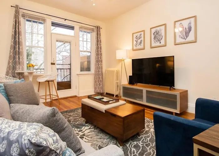 Top-Floor 2Br Renovated Bliss!