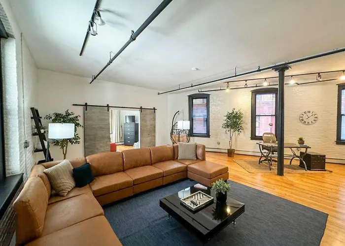Open Concept 2 Bed Loft In Back Bay
