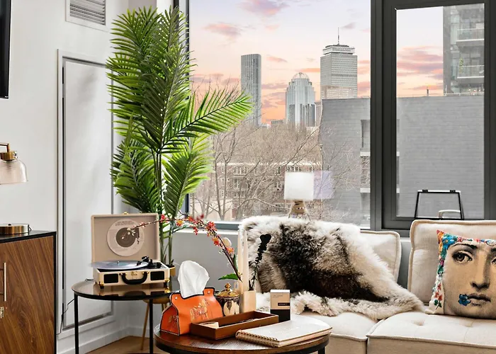 Luxe 2Br Apt Near Boston Common With Pool
