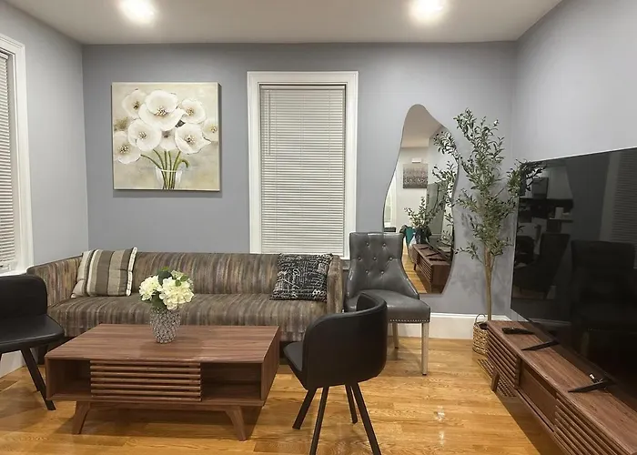 85A Charming Boston Base, 3Br, 2Ba Ideal For Families