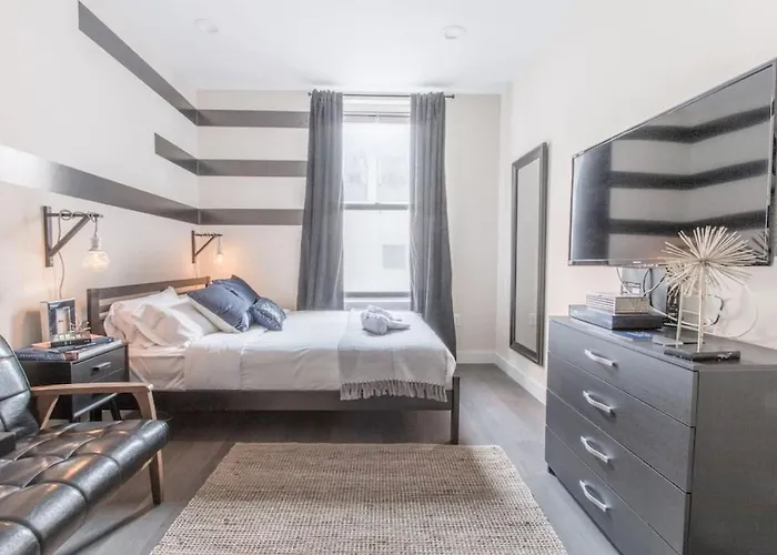 Downtown Central Studio W Fast Wifi, Keyless Entry