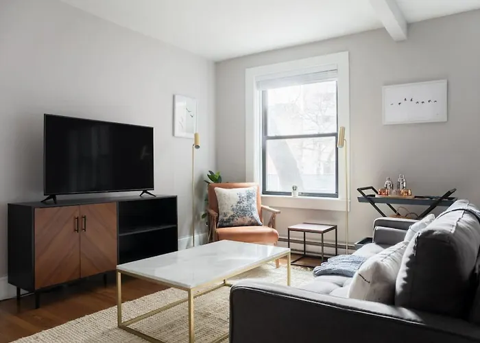 Bay Village Charm With 99 Walkscore With Short And Long Stays