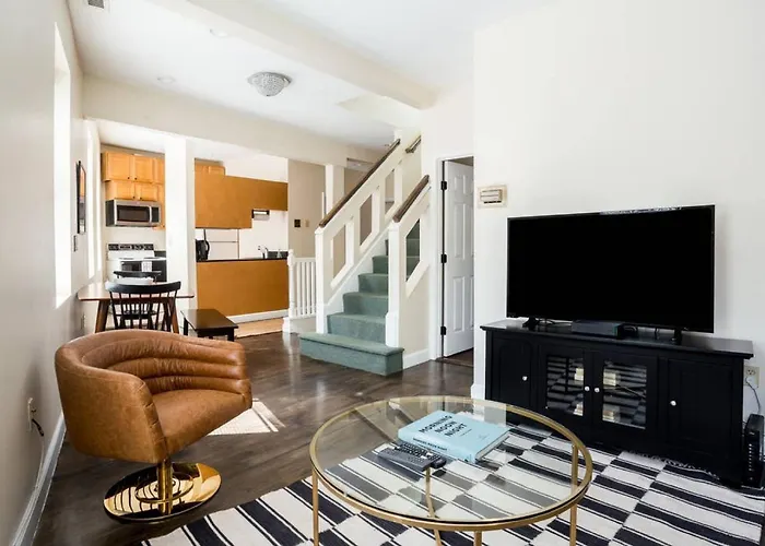 Delightful North End Apt 2Br 2Ba Laundry