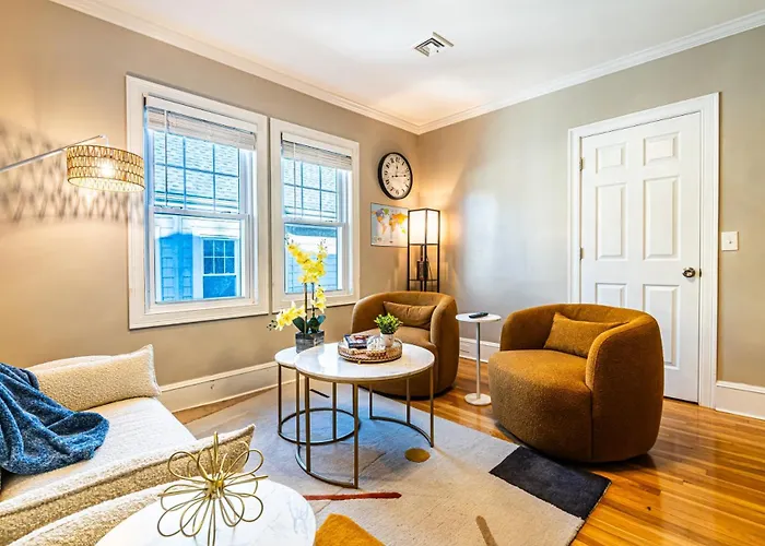 Renovated 4Br3Ba Escape - Near Public Transportation