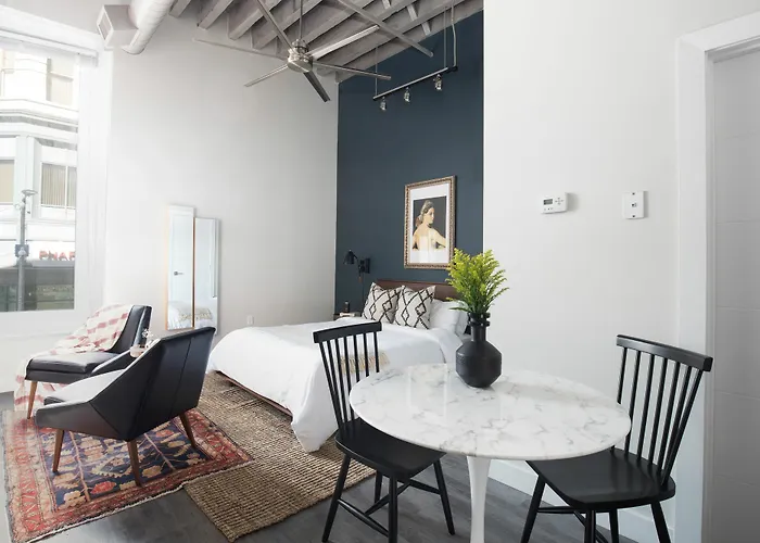 Unique Studio In Downtown Crossing