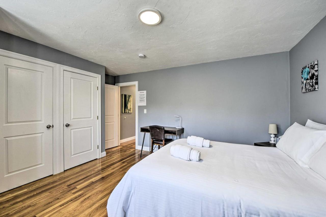 Holiday home Renovated Apt - Walk To Downtown Transit!