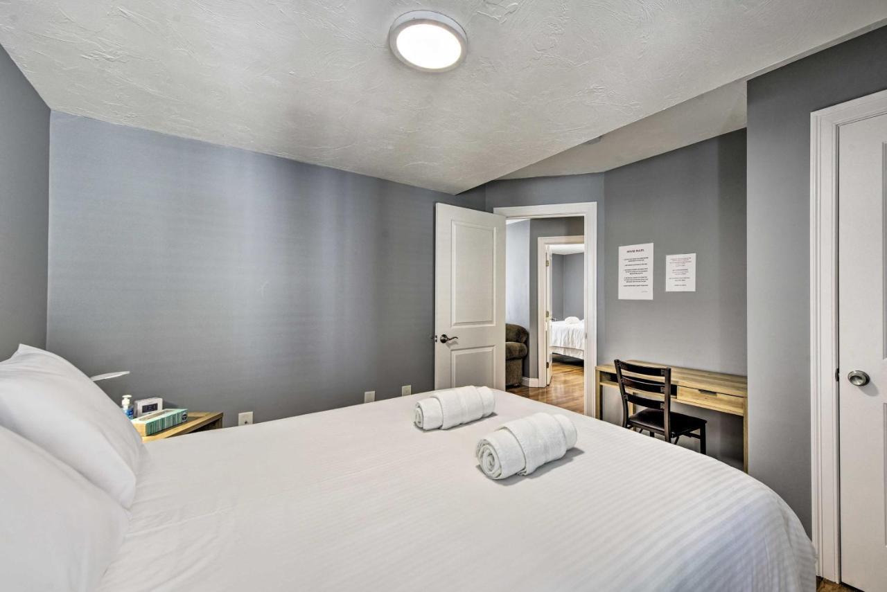 Holiday home Renovated Apt - Walk To Downtown Transit! *