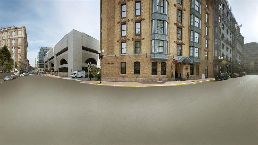 Courtyard Copley Square Hotel 3*