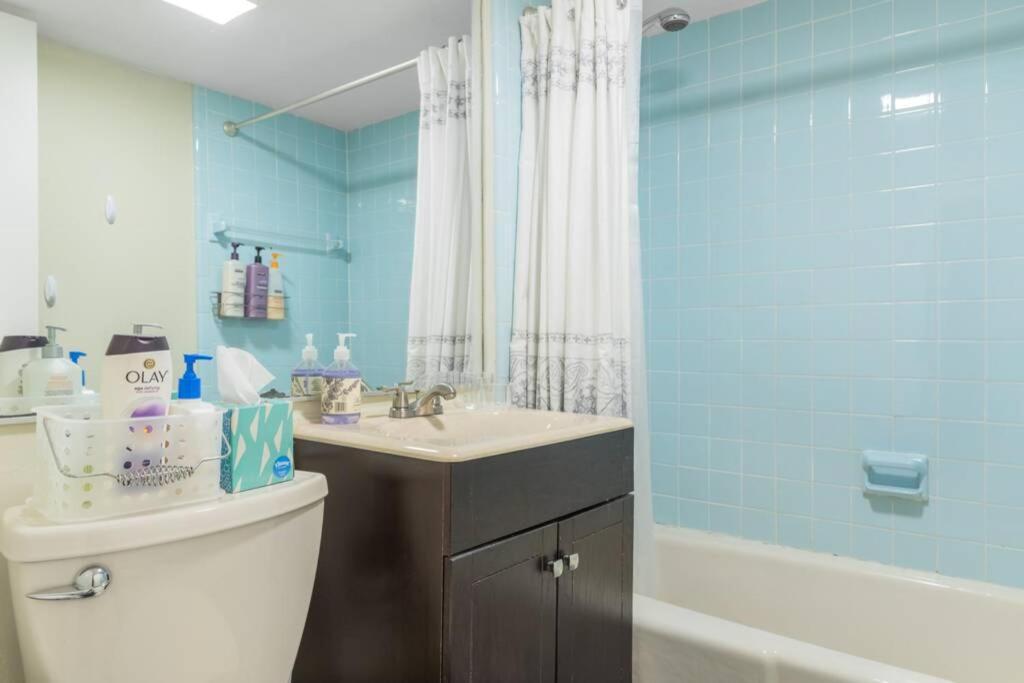 Parking - Private Entrance - King Beds Apartamento