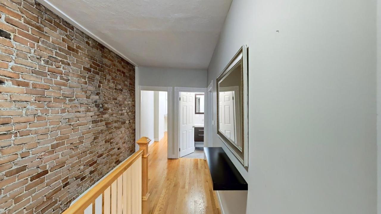 Apartment Renovated, 10 Min From The