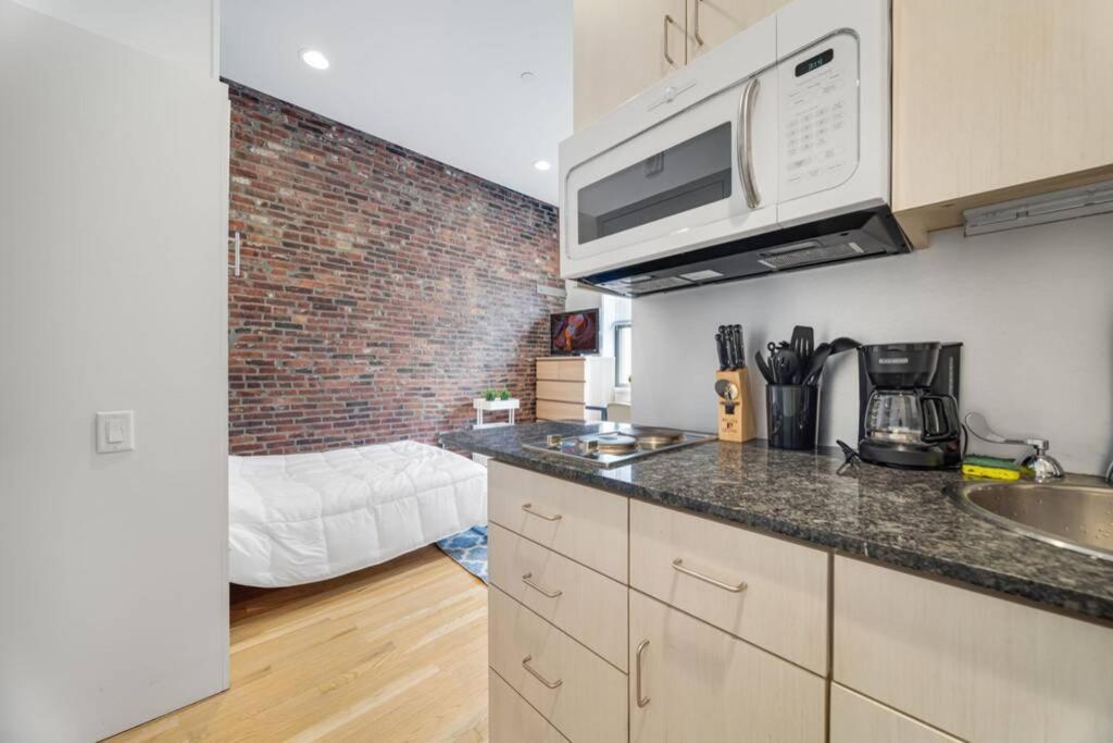 Simple Furnished In The Heart Of Boston