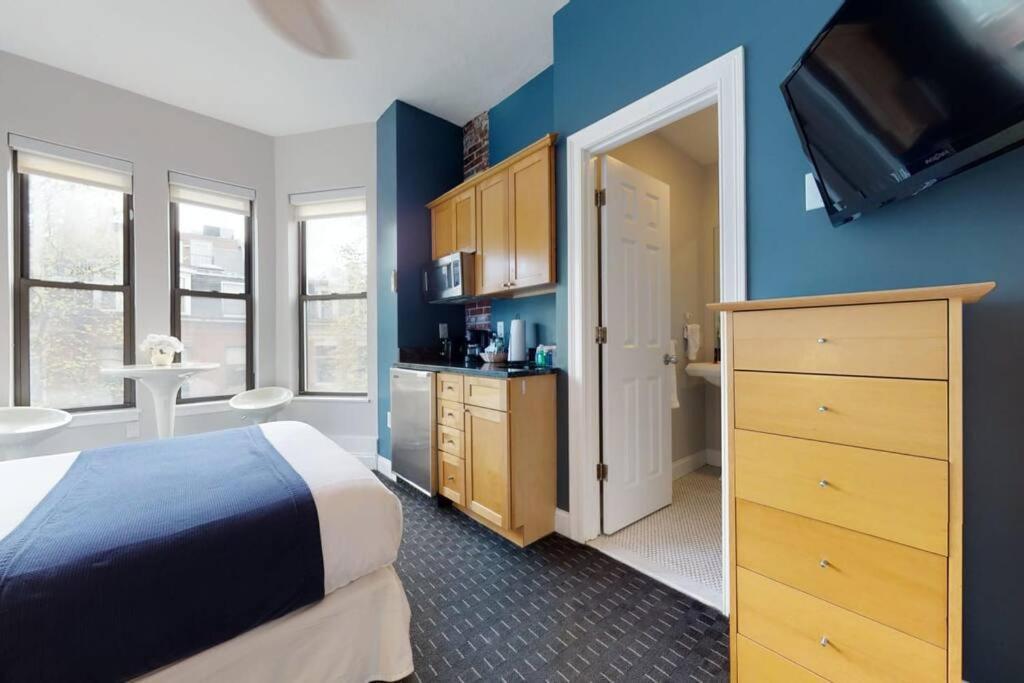 Centrally Located In The Southend, #25 3* Boston