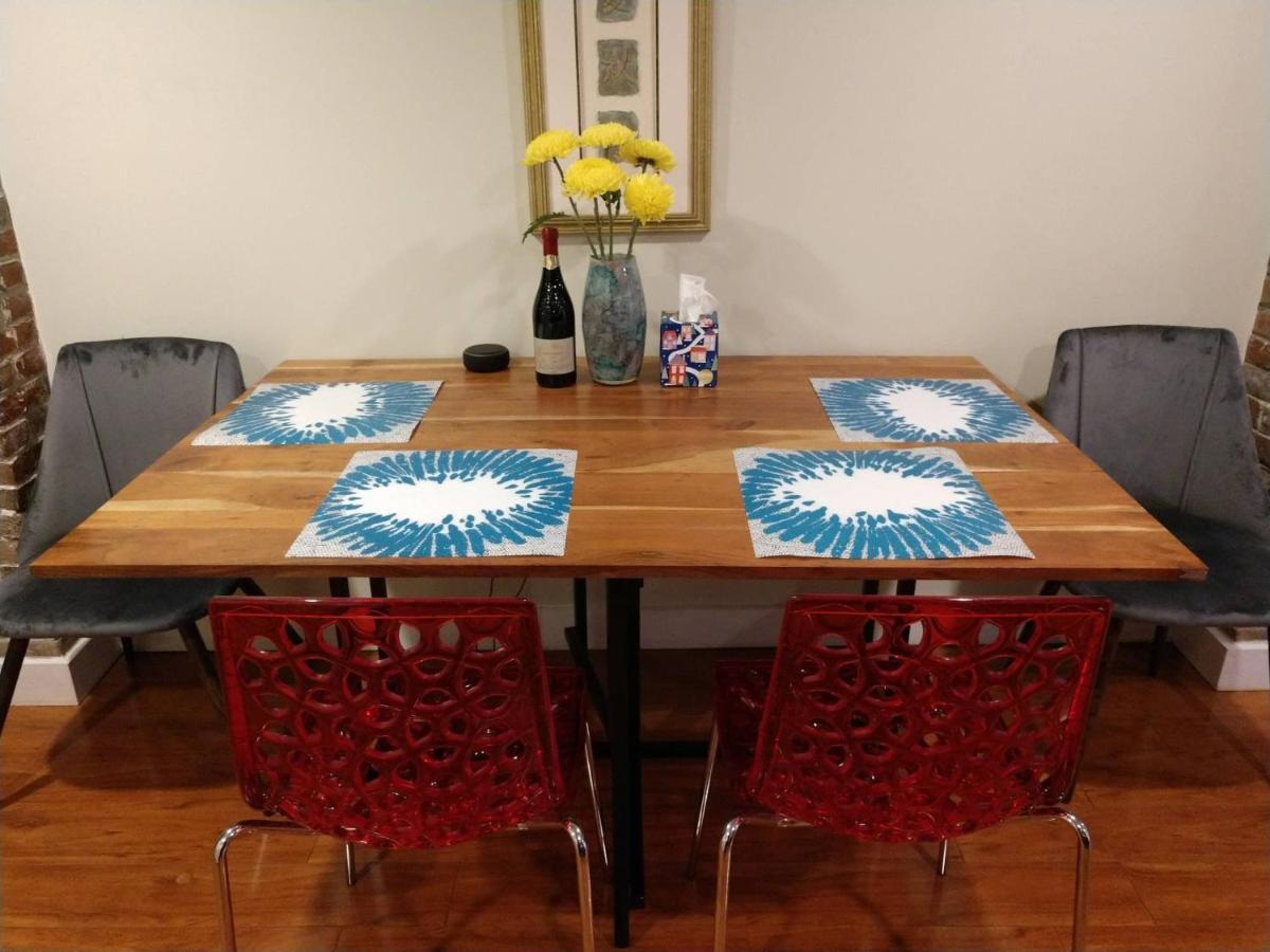 Parking - Private Entrance - King Beds Apartamento *
