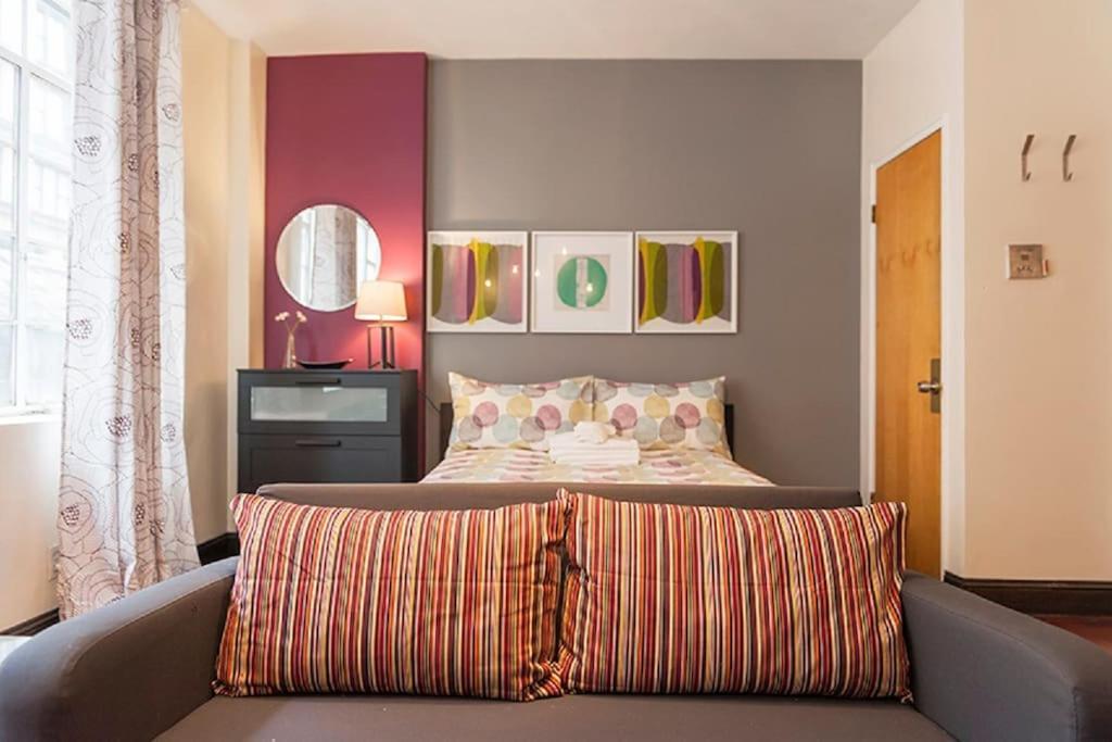 Downtown Apt, Lots Of Natural Light