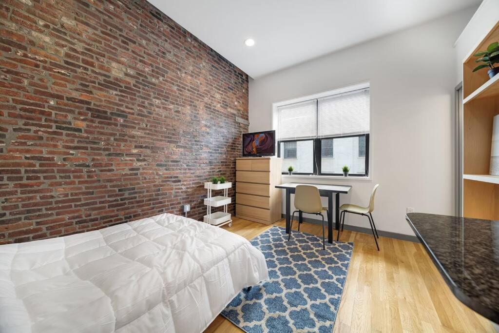 Apartment Simple Furnished In The Heart Of *