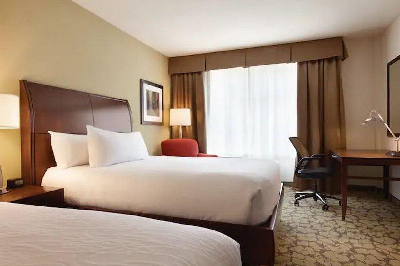 Hilton Garden Logan Airport 3*
