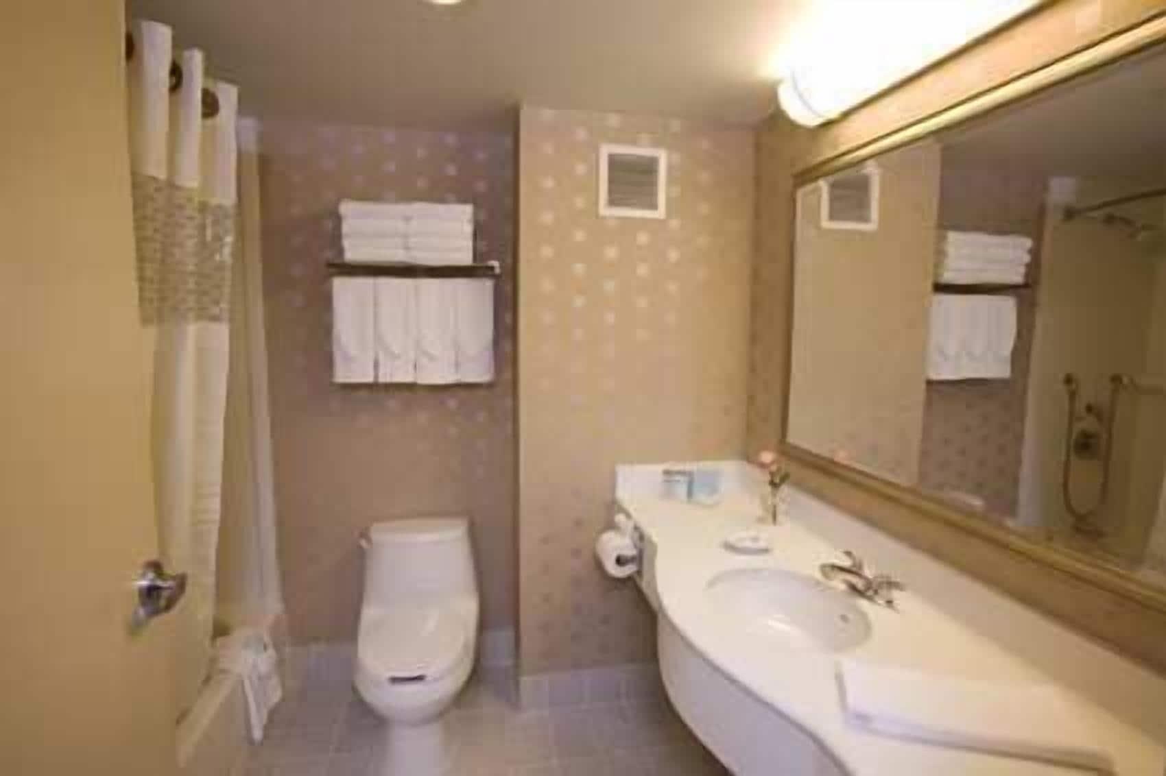 Hampton & Crosstown Center Hotel Boston