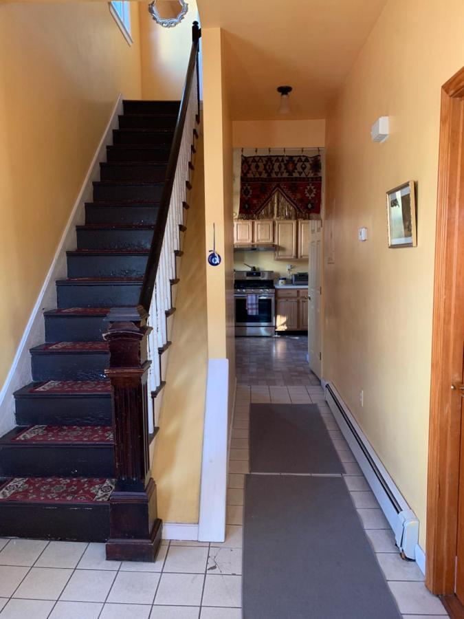 Beautiful Victorian House, Homestay Boston