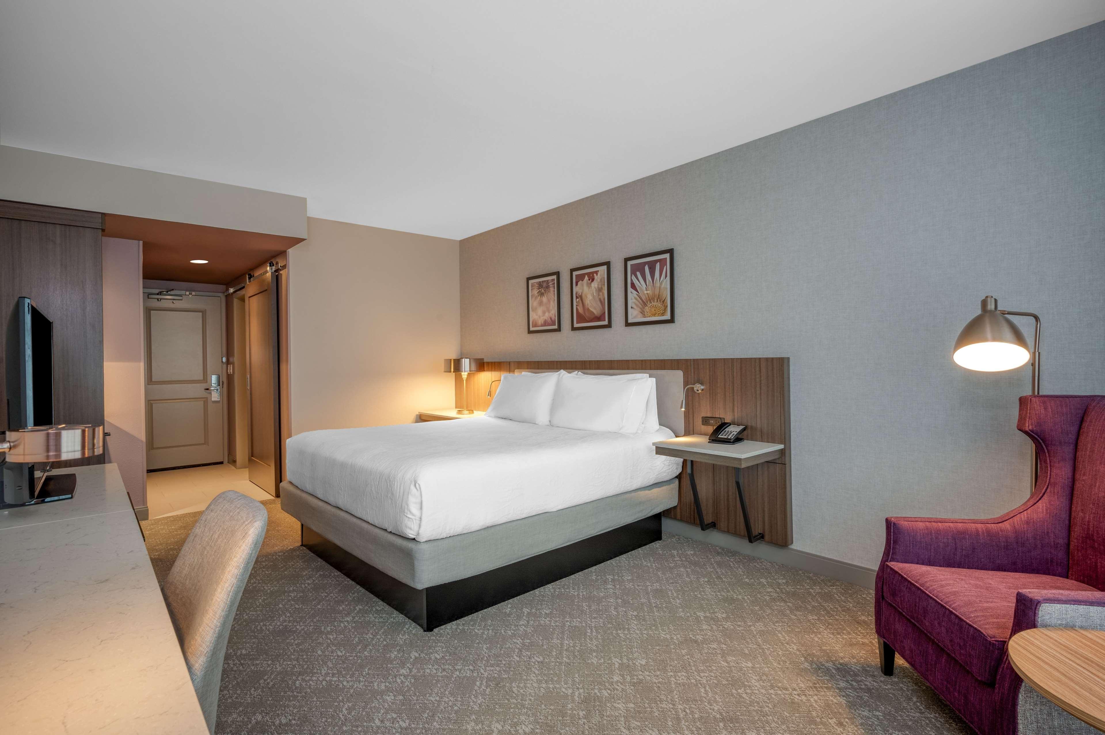 Hotel Hilton Garden Logan Airport 3*