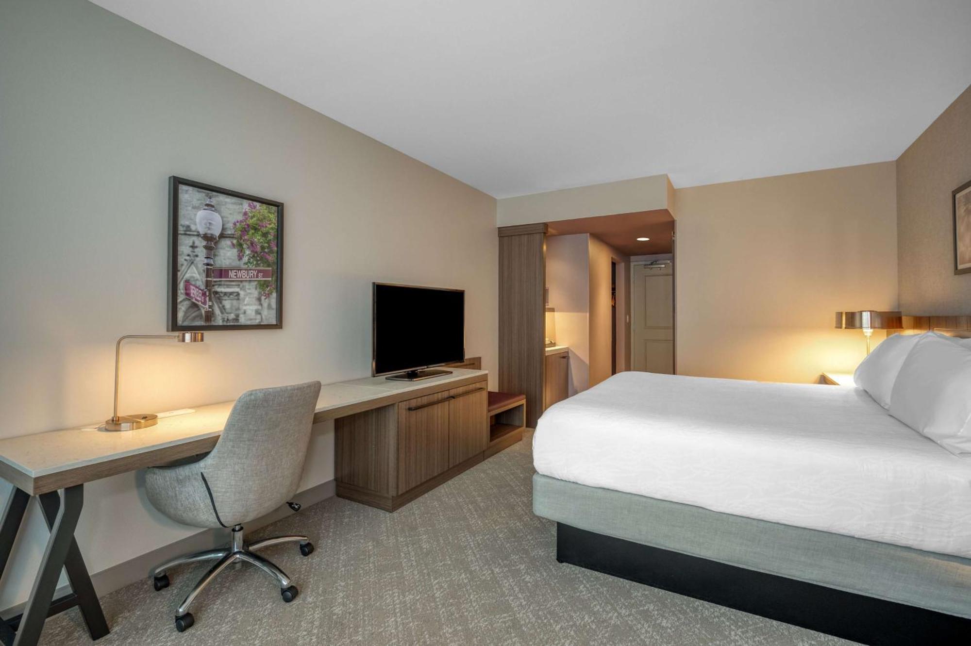 Hilton Garden Logan Airport Hotel 3*