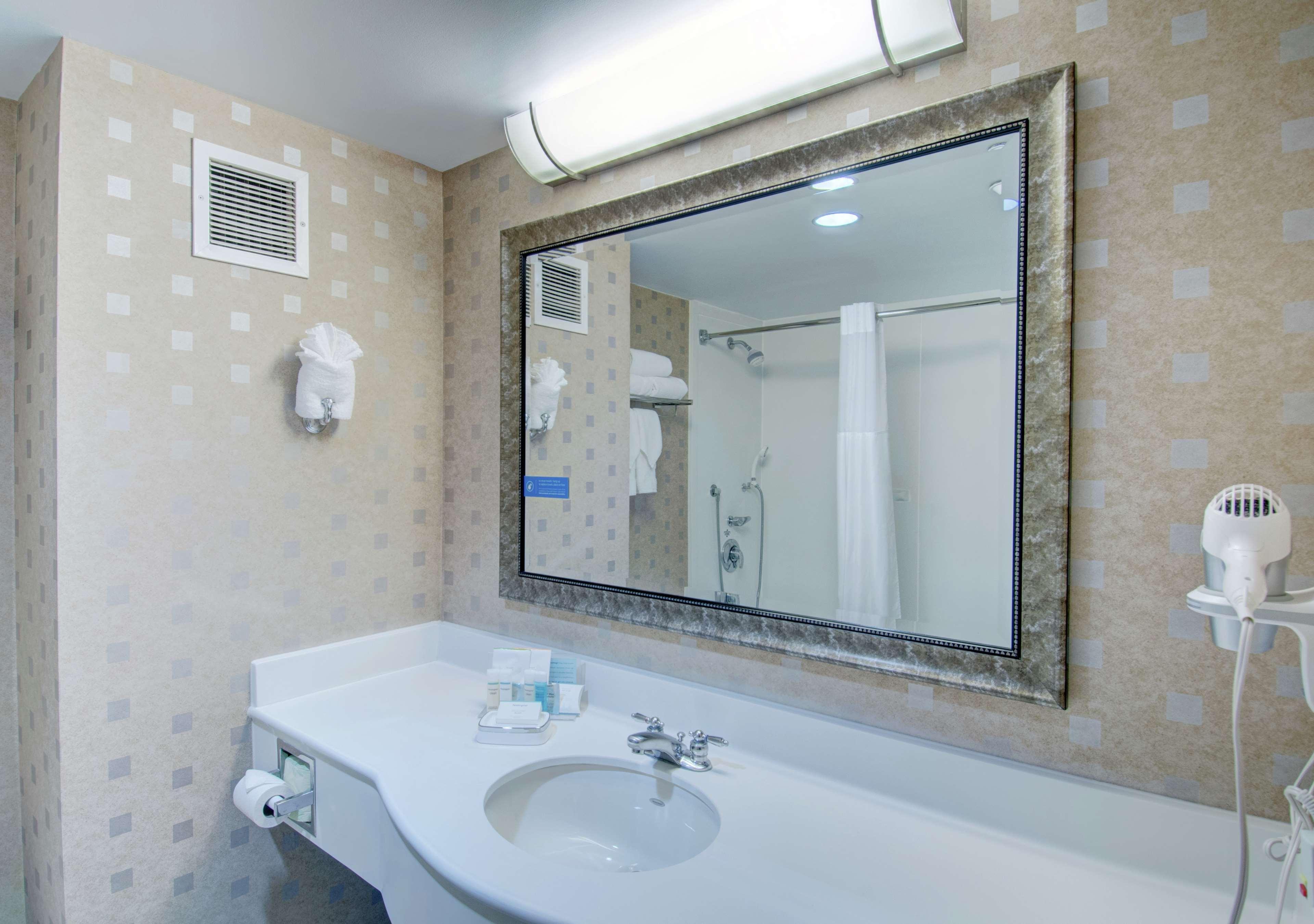 Hampton & Crosstown Center 3*