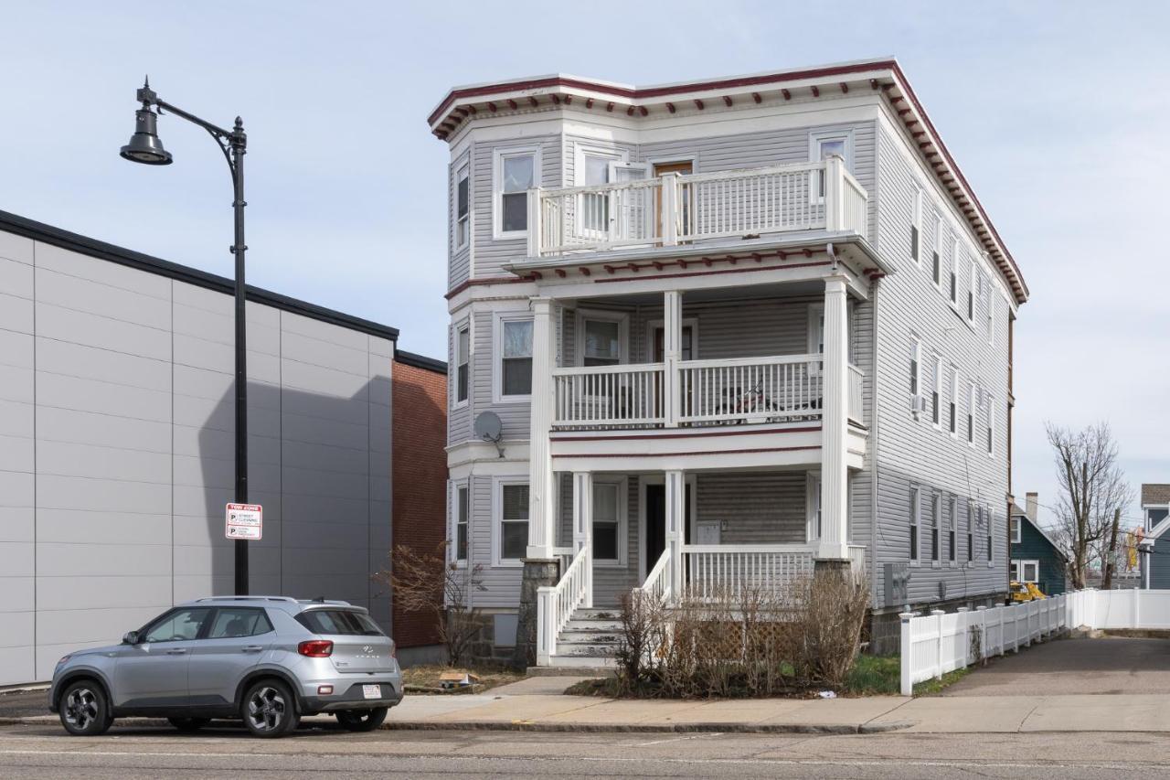 Vibrant 4Br Boston Apt - Balcony, Bathtub, Tv Near I-95 & Pet Friendly 903 Apartment Boston