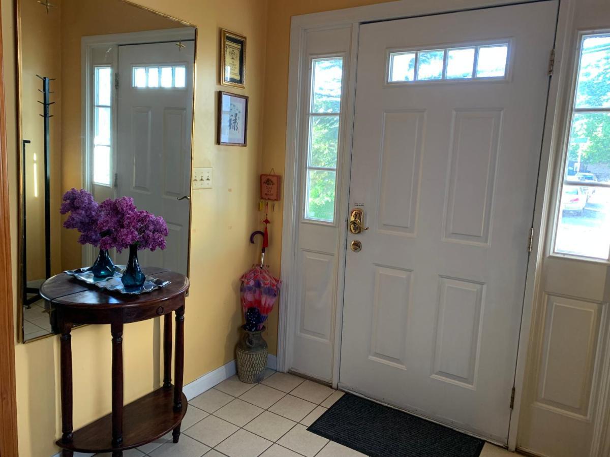 Beautiful Victorian House, Homestay Boston