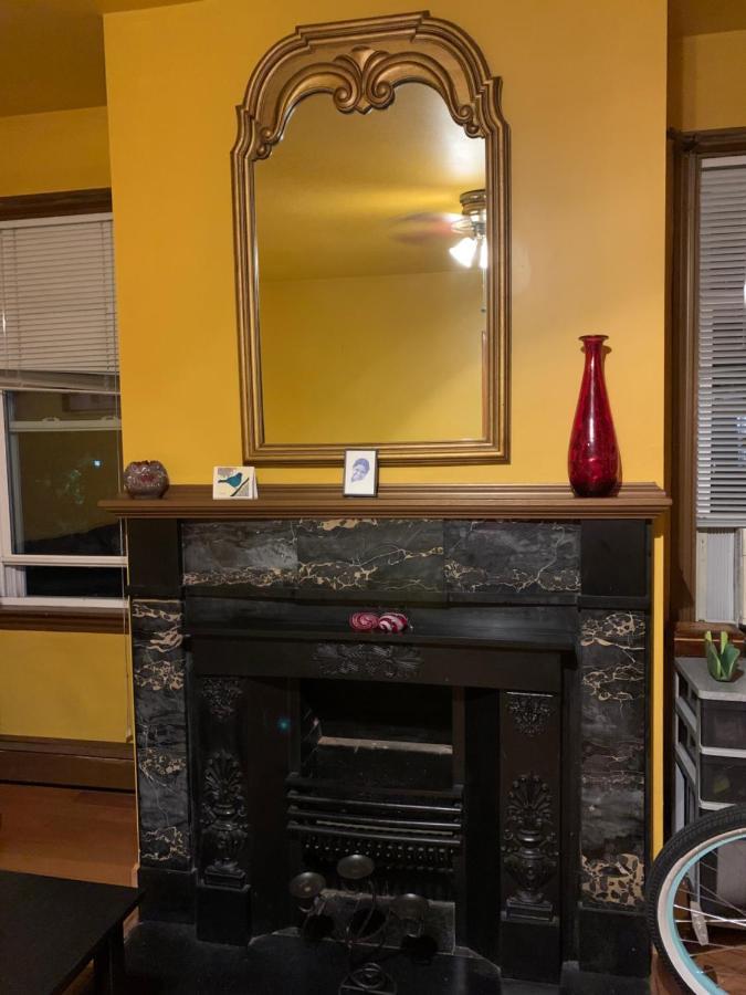 Beautiful Victorian House, Homestay Boston