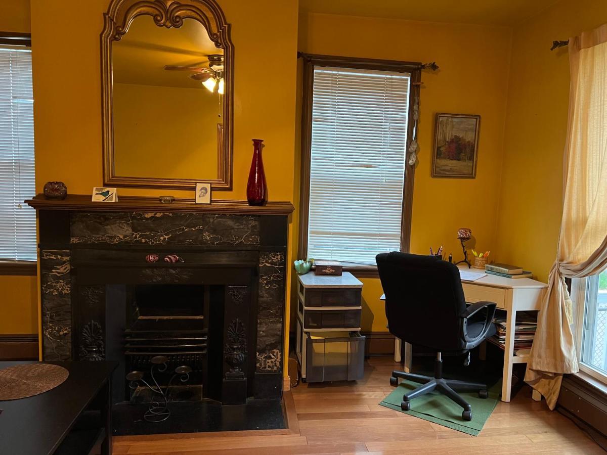 Homestay Beautiful Victorian House, Boston