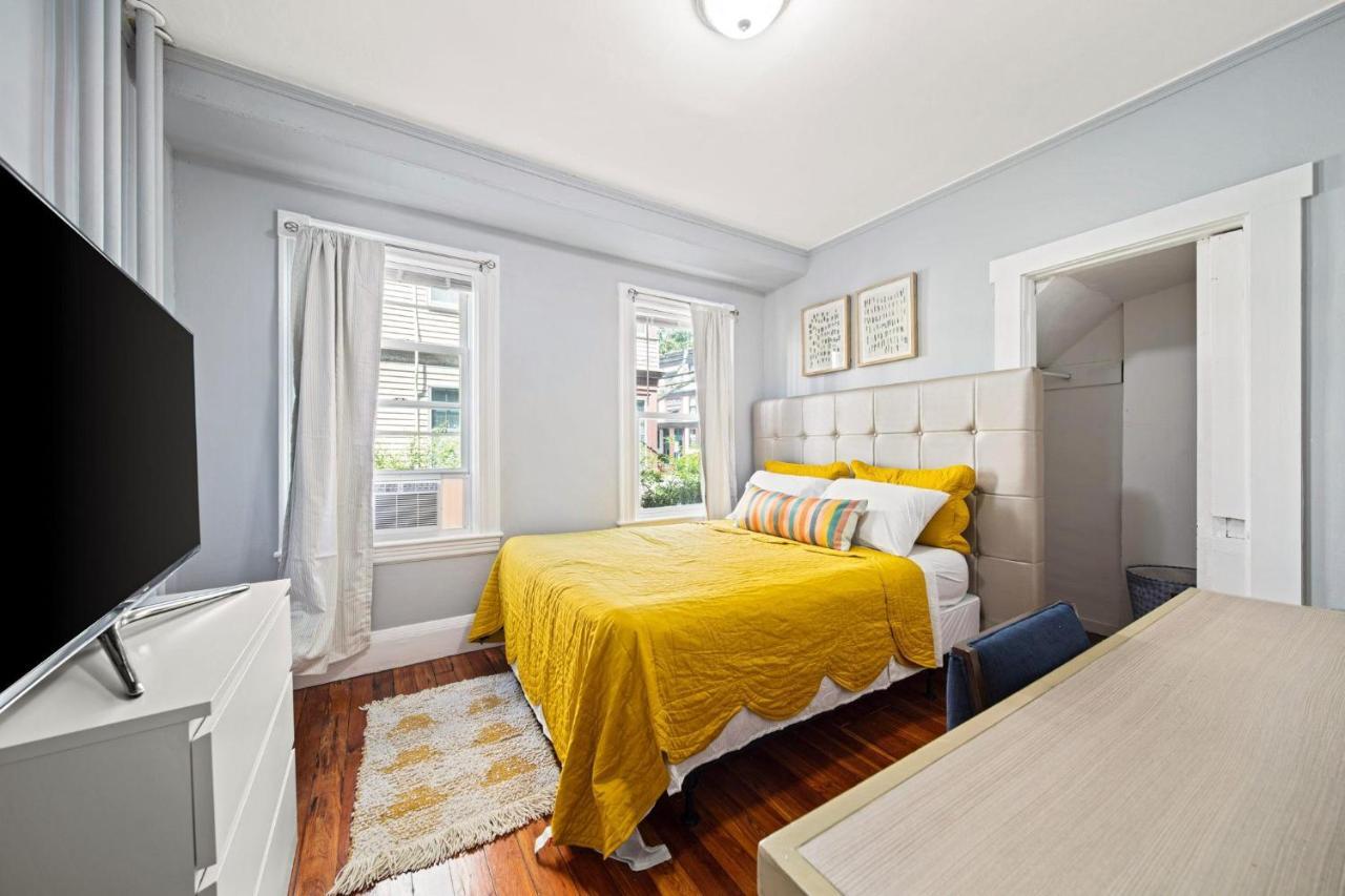 Cozy Up In 5br Near Charming Oak Square Appartement *