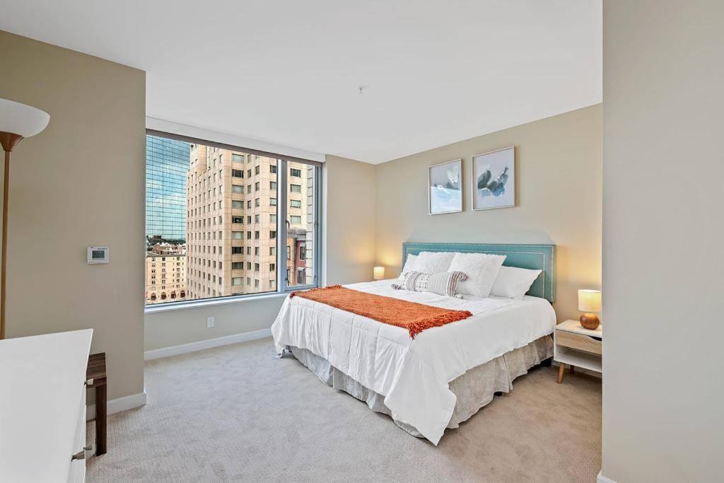 Sparkling 2br / 2ba In Back Bay Apartment