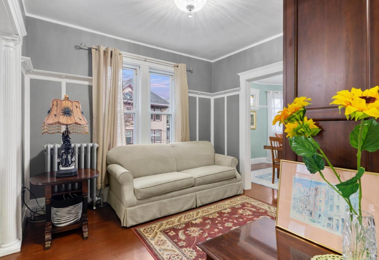 Bright & Spacious 2br Apartment, Mins From Downtown Boston, Parking Appartement Boston